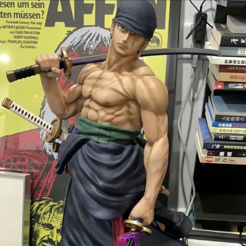 Vinyl Figure Blank - Une pièce Solon portant une épée